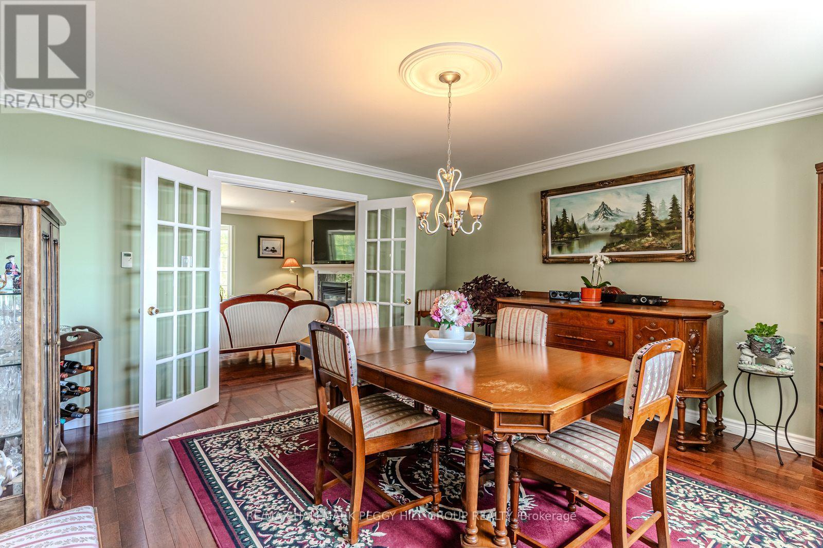 383 Peek-A-Boo Trail, Tiny, ON - Indoor Photo Showing Dining Room