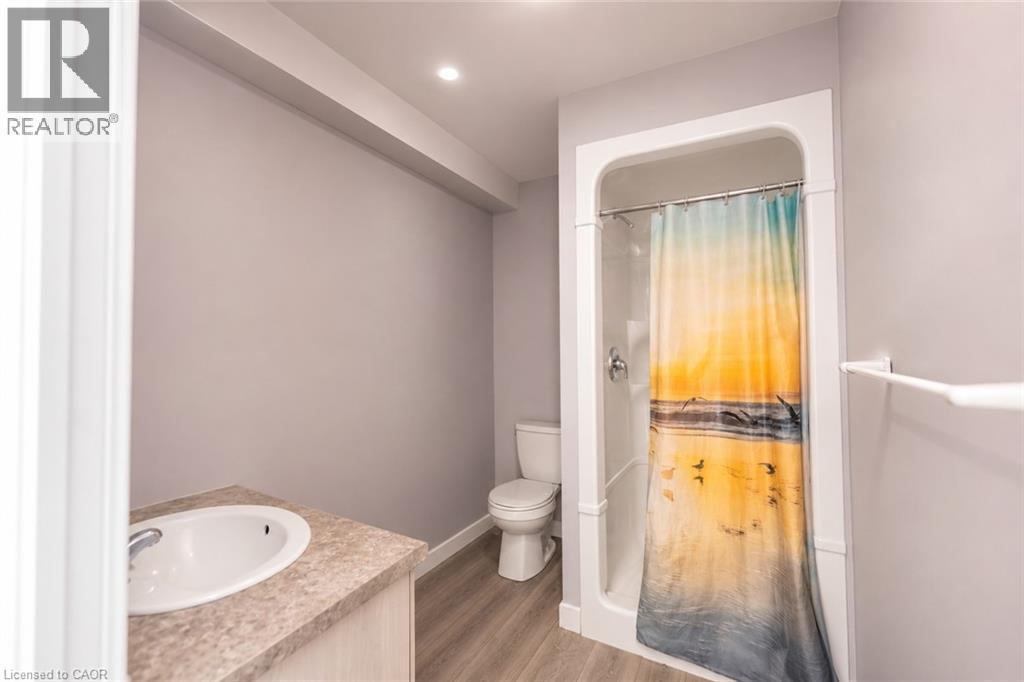 355 Main Street E Unit# 2, Hamilton, ON - Indoor Photo Showing Bathroom