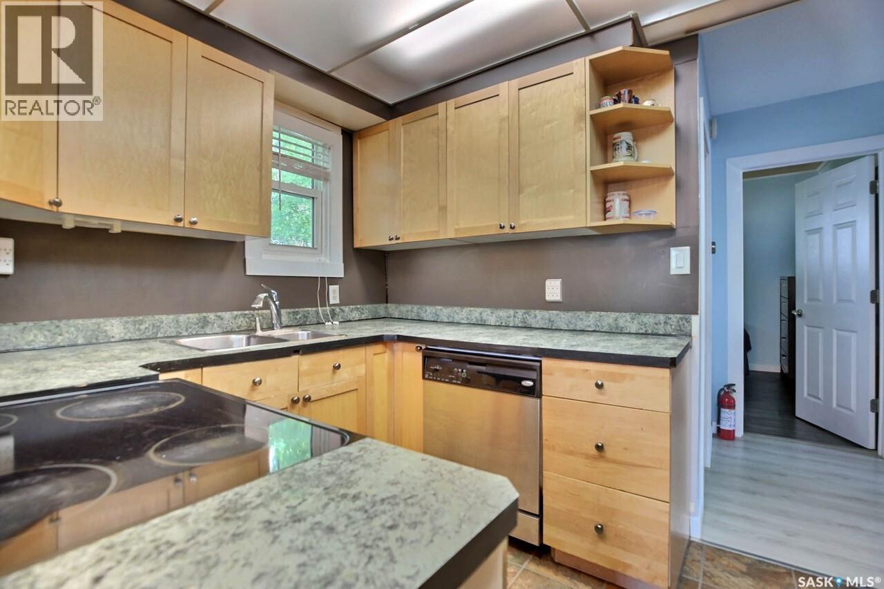 2354 Mcara Street, Regina, SK - Indoor Photo Showing Kitchen With Double Sink
