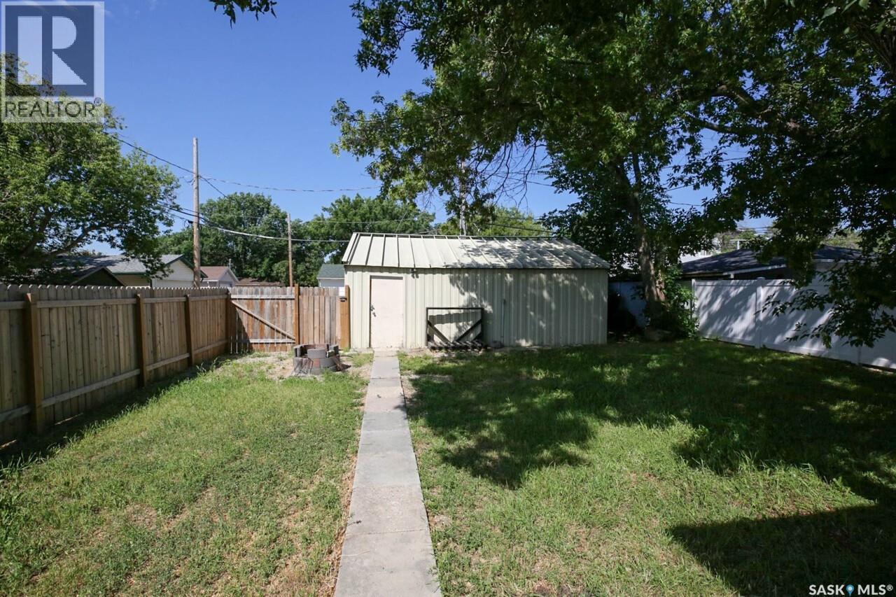 2354 Mcara Street, Regina, SK - Outdoor With Backyard