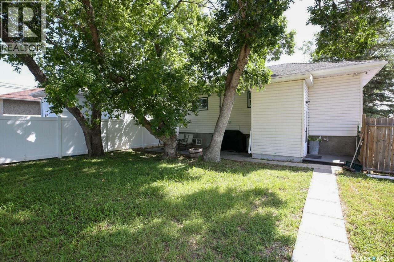 2354 Mcara Street, Regina, SK - Outdoor