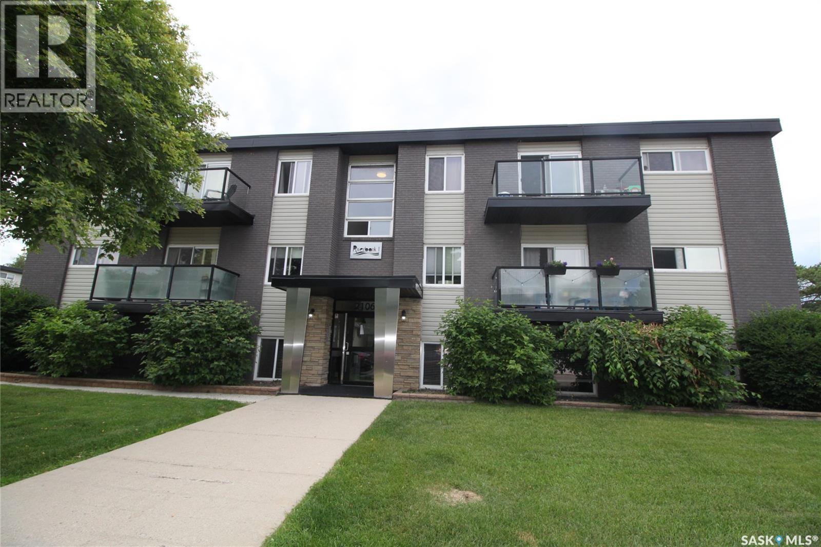2 2106 Ste Cecilia Avenue, Saskatoon, SK - Outdoor With Facade
