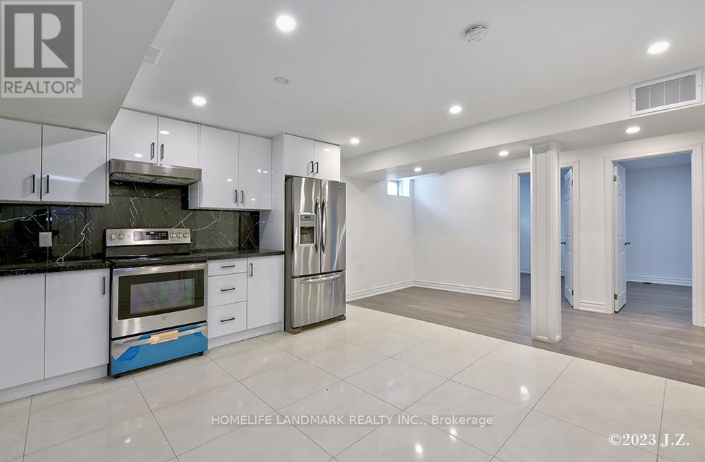 17 Elderslie Crescent, Vaughan, ON - Indoor Photo Showing Kitchen