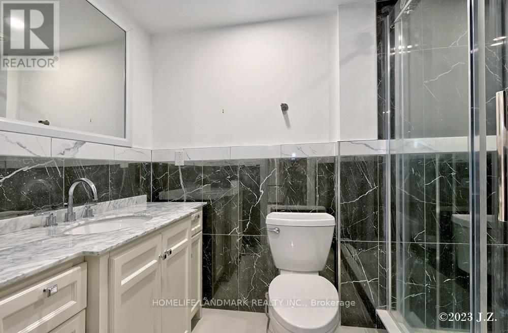 17 Elderslie Crescent, Vaughan, ON - Indoor Photo Showing Bathroom