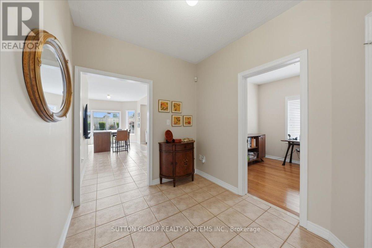 1382 Avon Drive, Mississauga, ON - Indoor Photo Showing Other Room