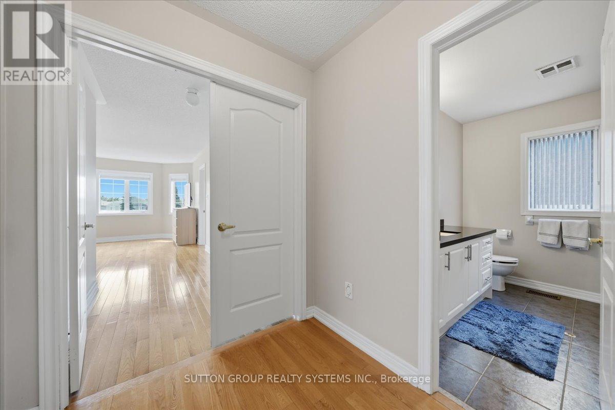 1382 Avon Drive, Mississauga, ON - Indoor Photo Showing Other Room