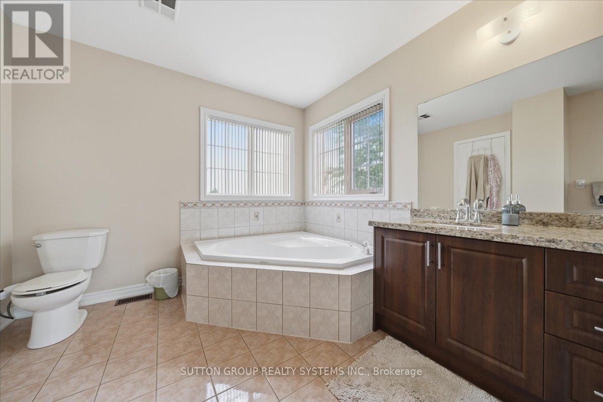 1382 Avon Drive, Mississauga, ON - Indoor Photo Showing Bathroom