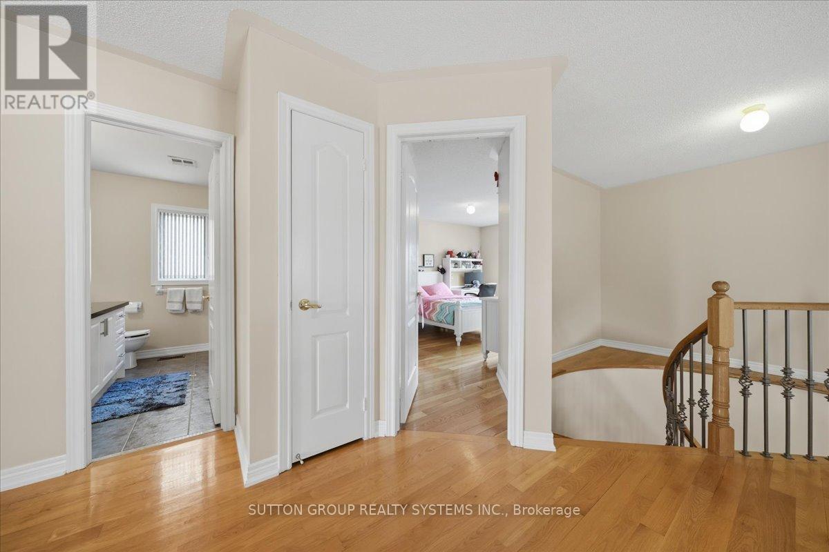 1382 Avon Drive, Mississauga, ON - Indoor Photo Showing Other Room