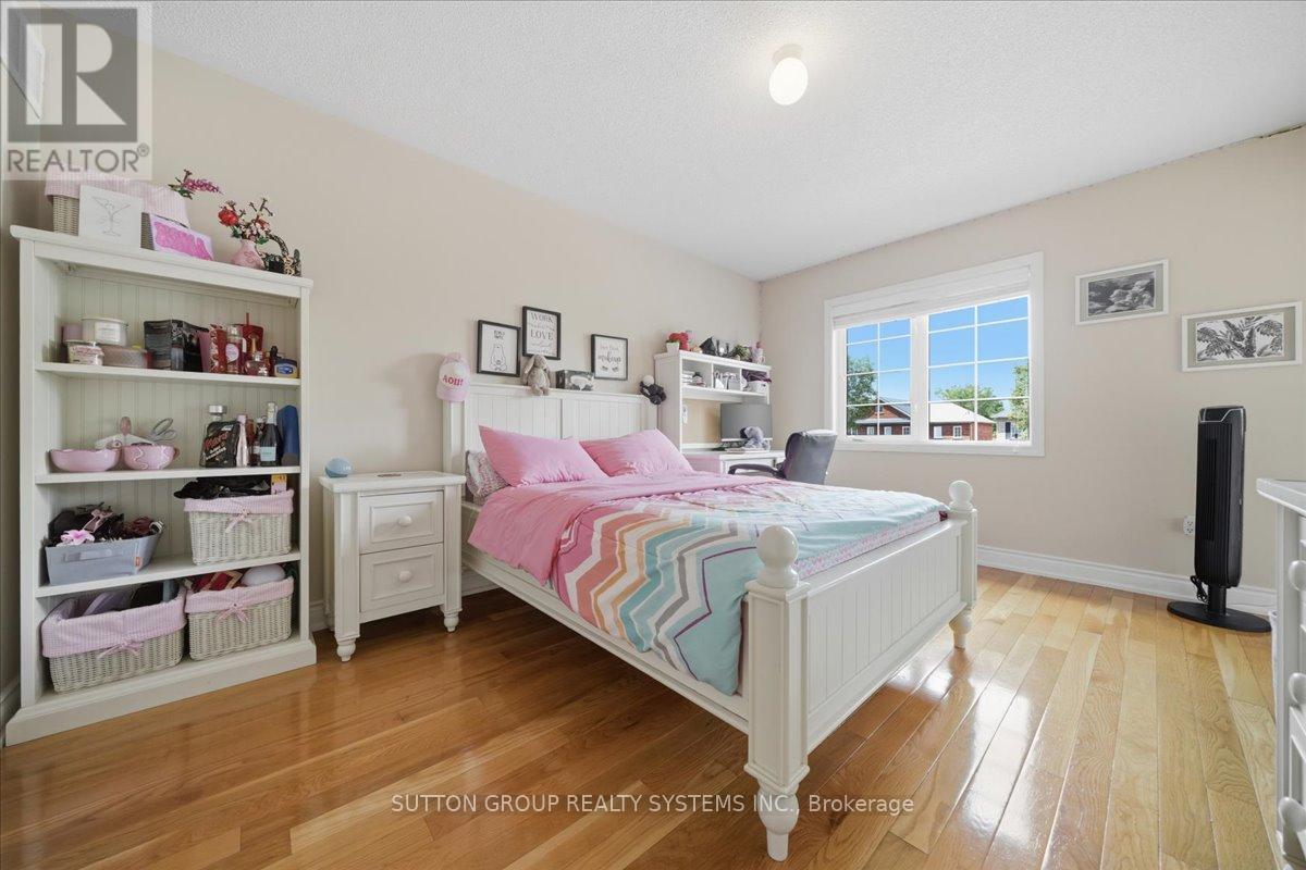 1382 Avon Drive, Mississauga, ON - Indoor Photo Showing Bedroom