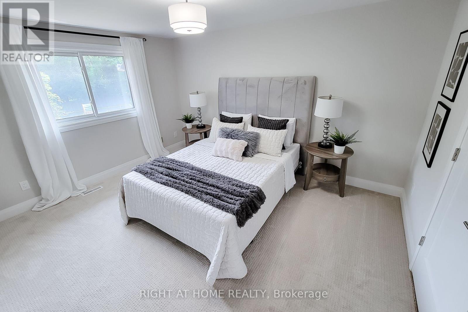 3574 Autumnleaf Crescent, Mississauga, ON - Indoor Photo Showing Bedroom
