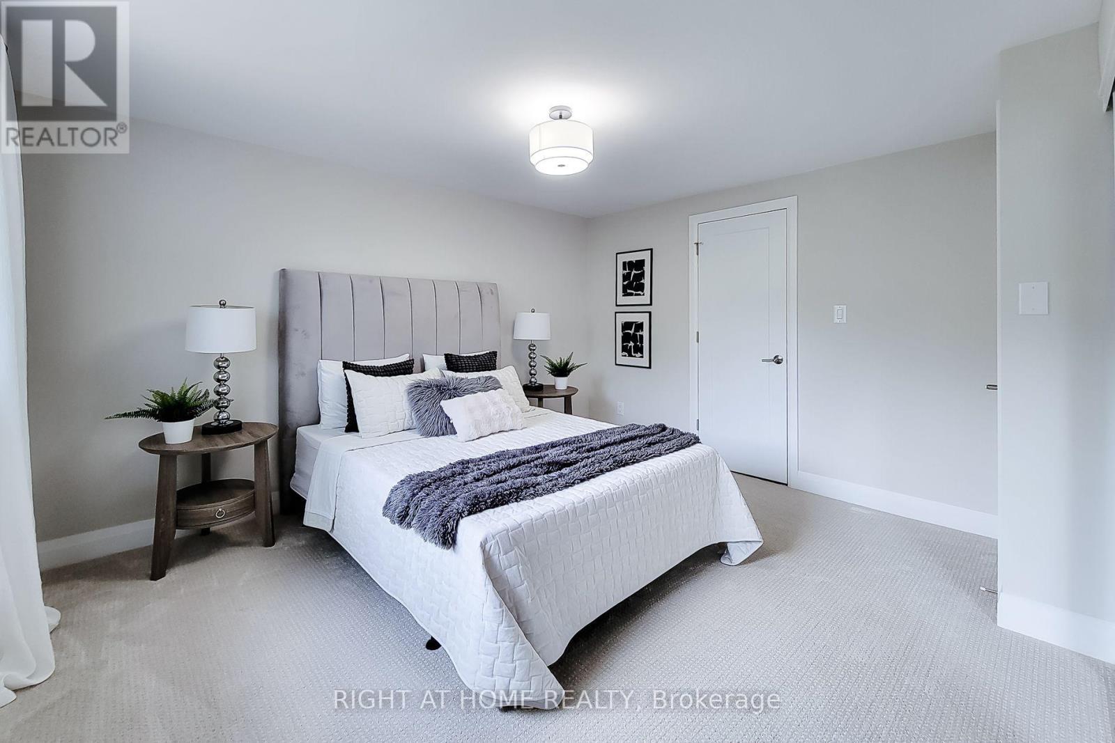 3574 Autumnleaf Crescent, Mississauga, ON - Indoor Photo Showing Bedroom