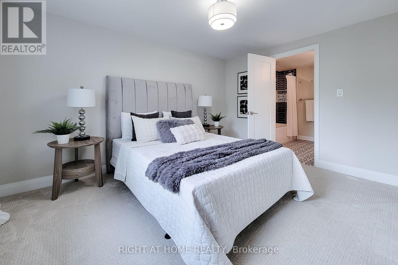 3574 Autumnleaf Crescent, Mississauga, ON - Indoor Photo Showing Bedroom