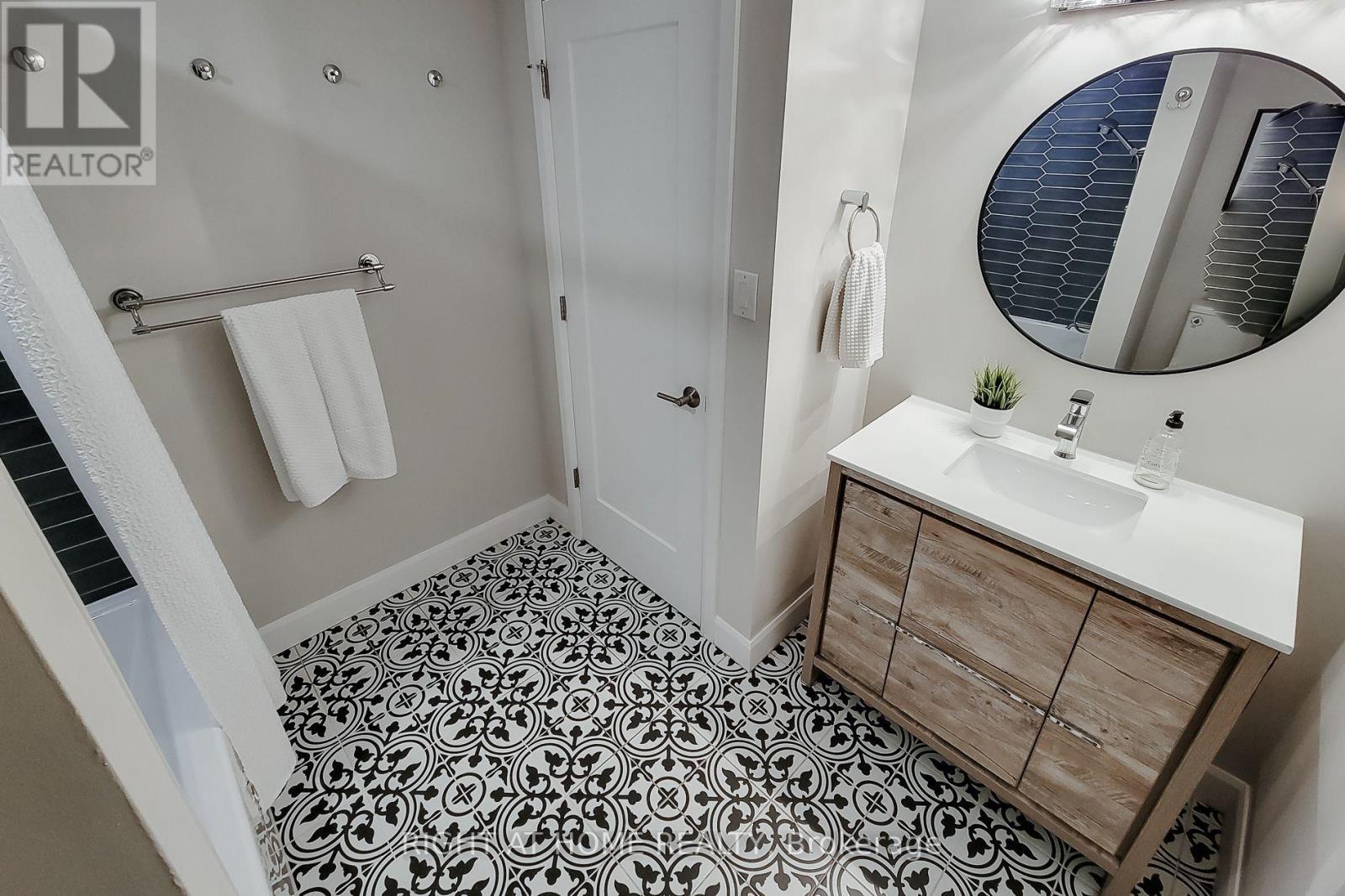 3574 Autumnleaf Crescent, Mississauga, ON - Indoor Photo Showing Bathroom