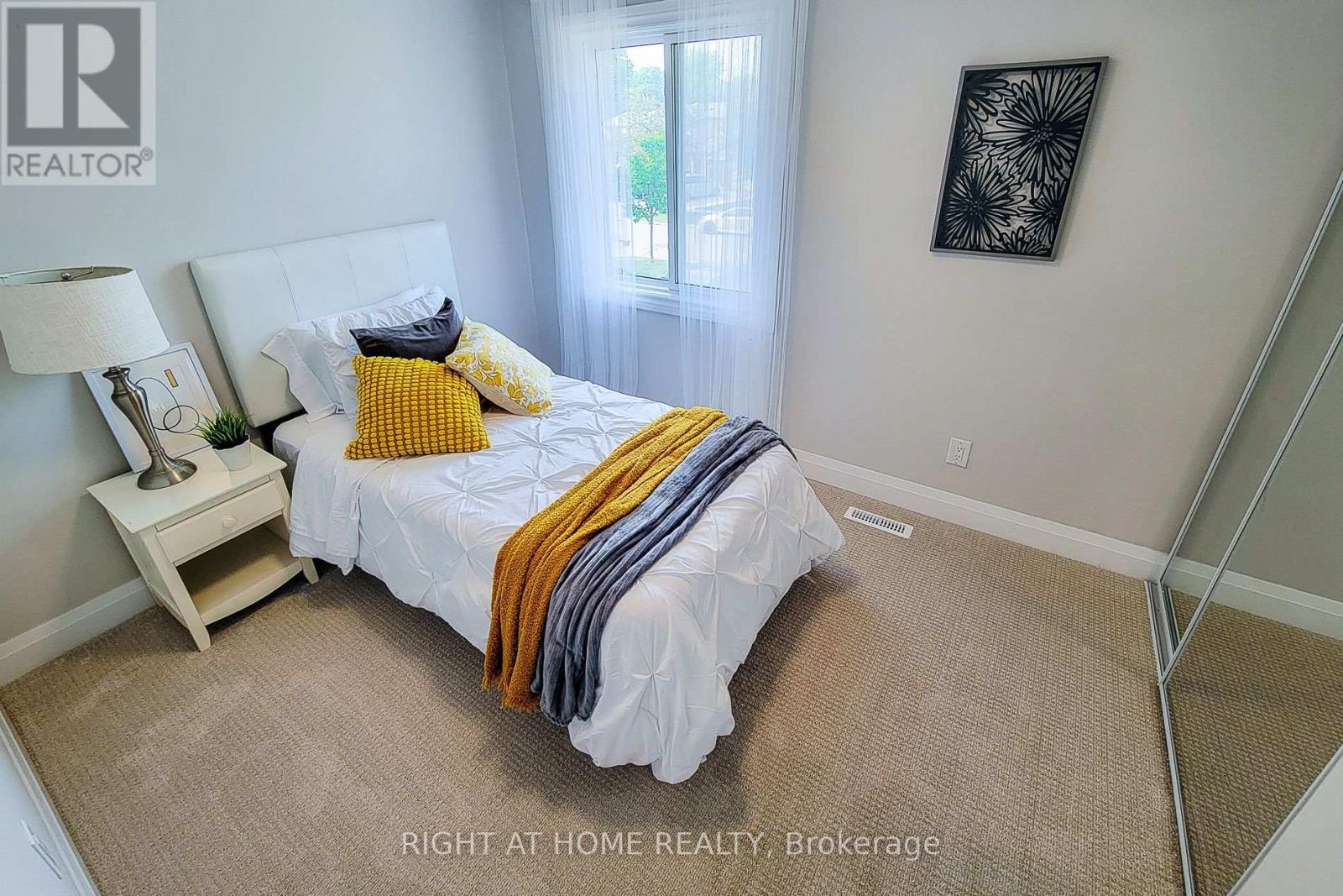 3574 Autumnleaf Crescent, Mississauga, ON - Indoor Photo Showing Bedroom