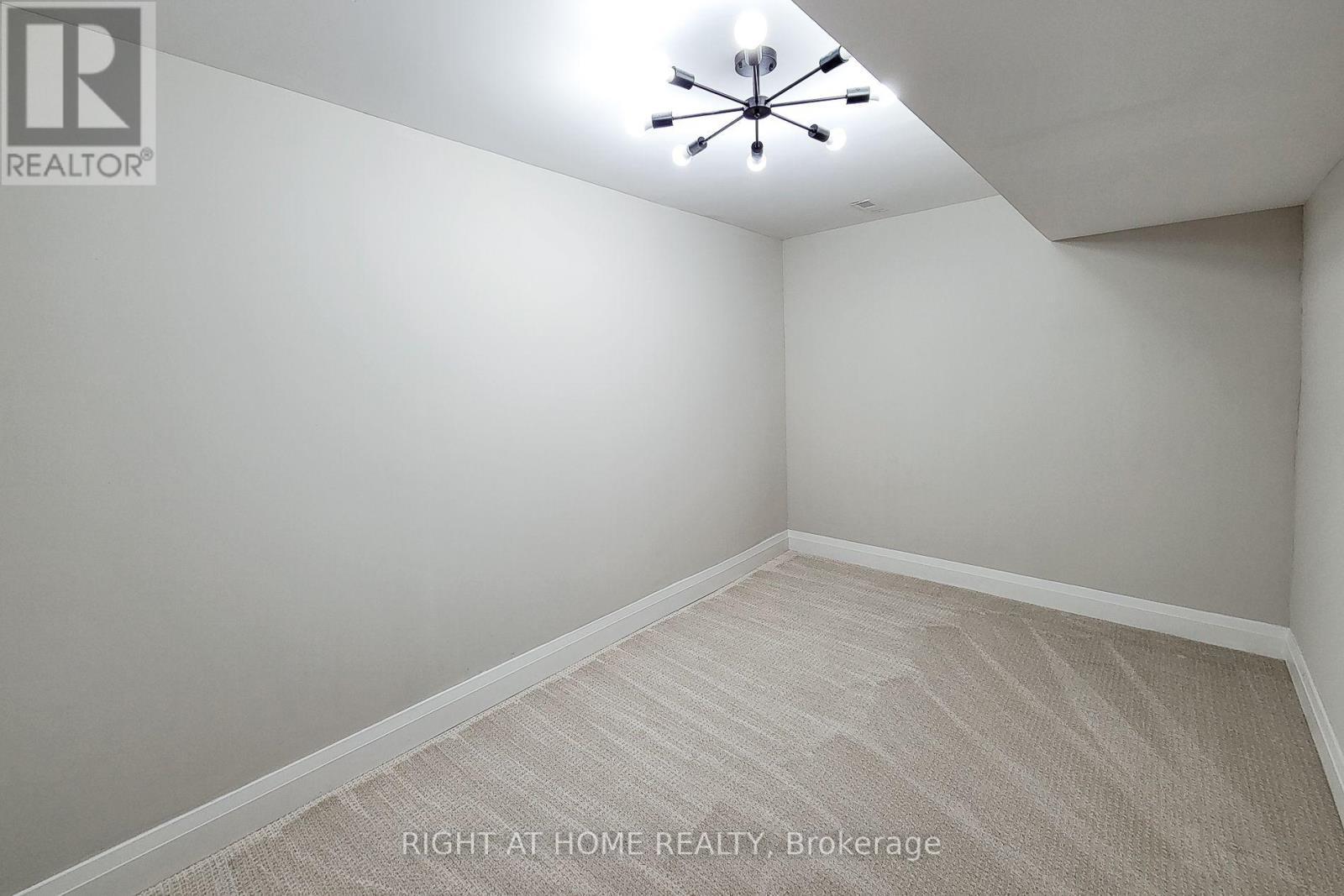3574 Autumnleaf Crescent, Mississauga, ON - Indoor Photo Showing Other Room