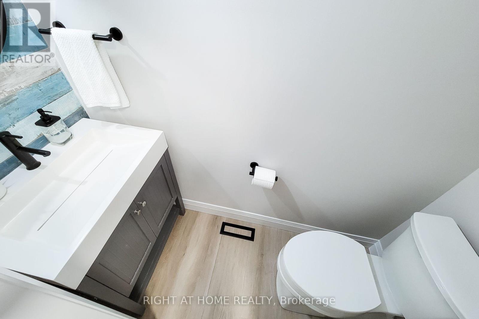 3574 Autumnleaf Crescent, Mississauga, ON - Indoor Photo Showing Bathroom