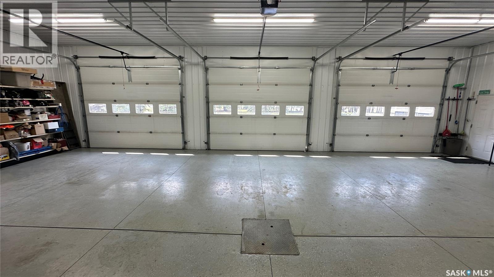 Melfort Acreage, Willow Creek Rm No. 458, SK - Indoor Photo Showing Garage