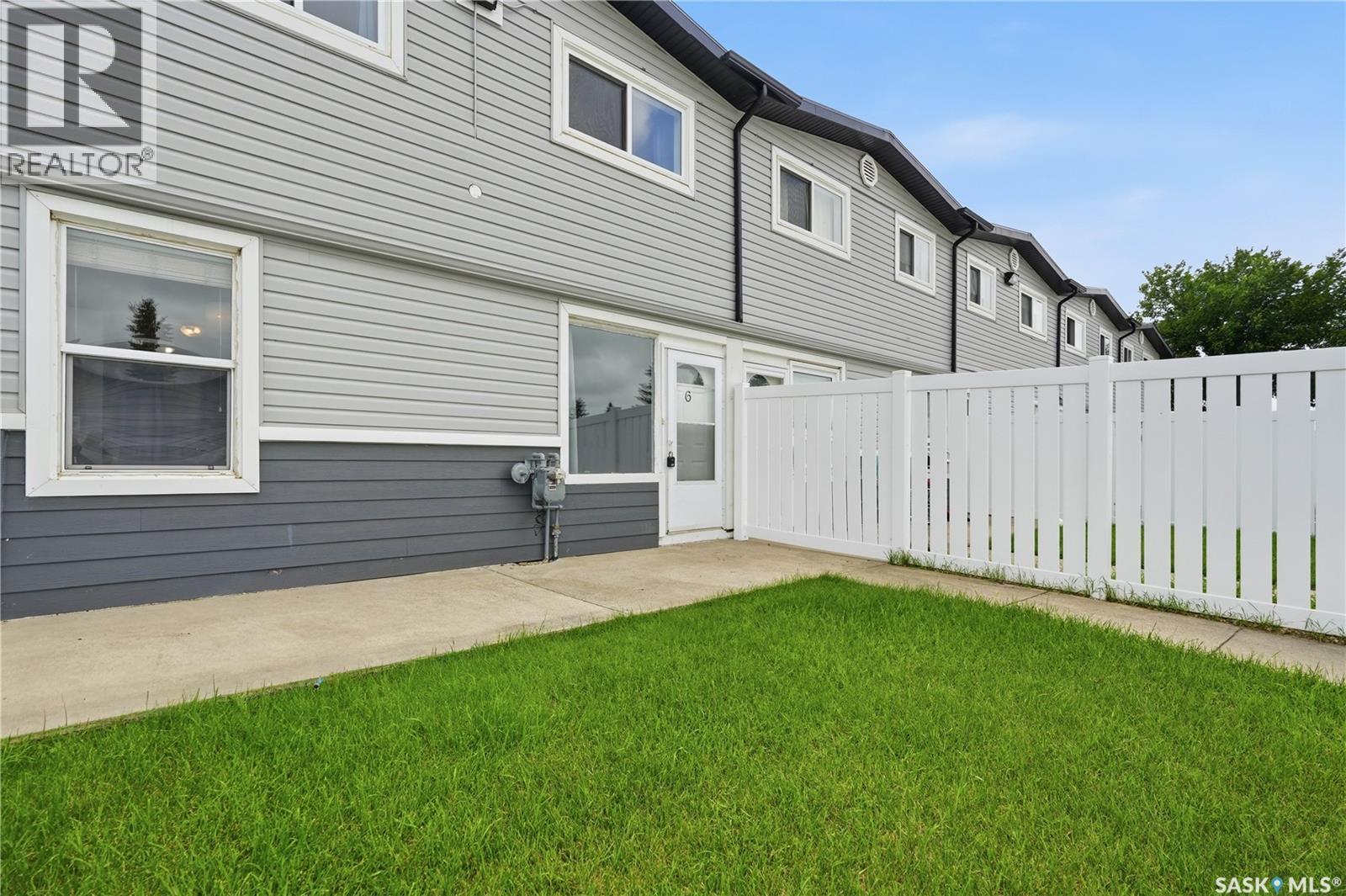 6 1292 Gordon Road, Moose Jaw, SK - Outdoor