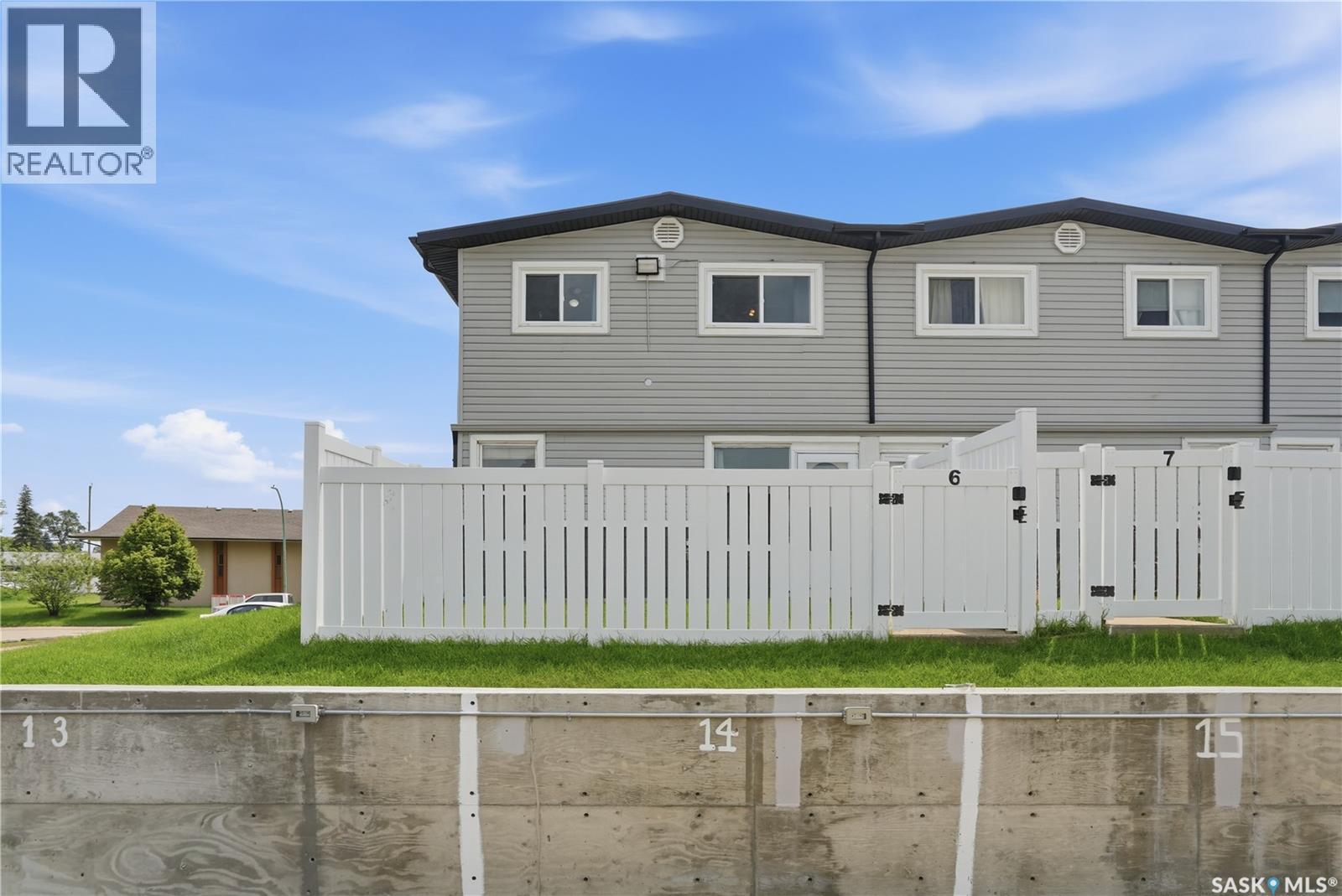 6 1292 Gordon Road, Moose Jaw, SK - Outdoor