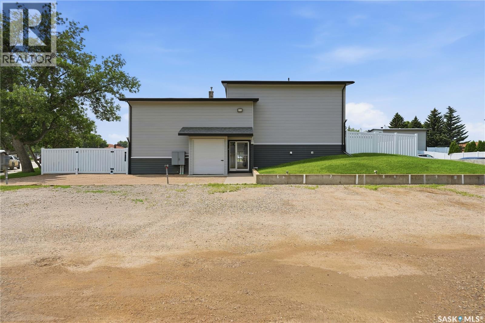 6 1292 Gordon Road, Moose Jaw, SK - Outdoor