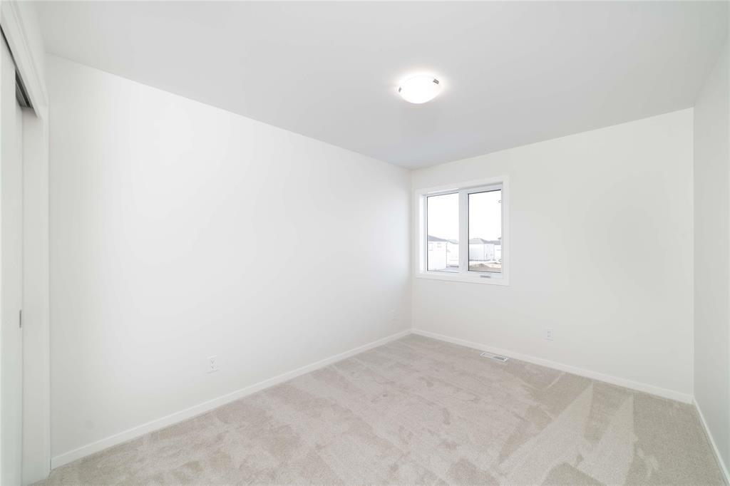77 Ken Oblik Drive, Winnipeg, MB - Indoor Photo Showing Other Room
