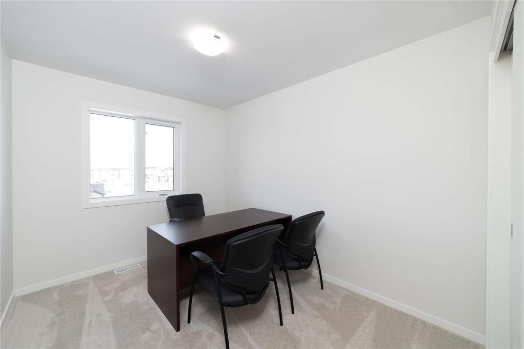 77 Ken Oblik Drive, Winnipeg, MB - Indoor Photo Showing Office