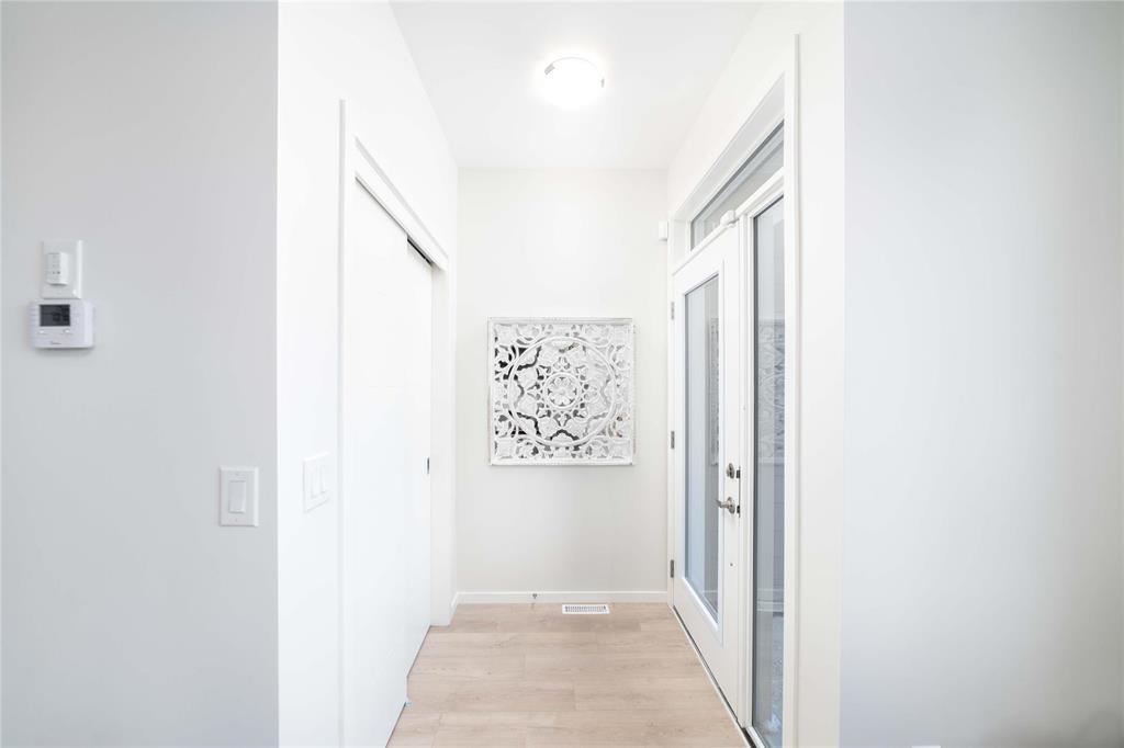 77 Ken Oblik Drive, Winnipeg, MB - Indoor Photo Showing Other Room