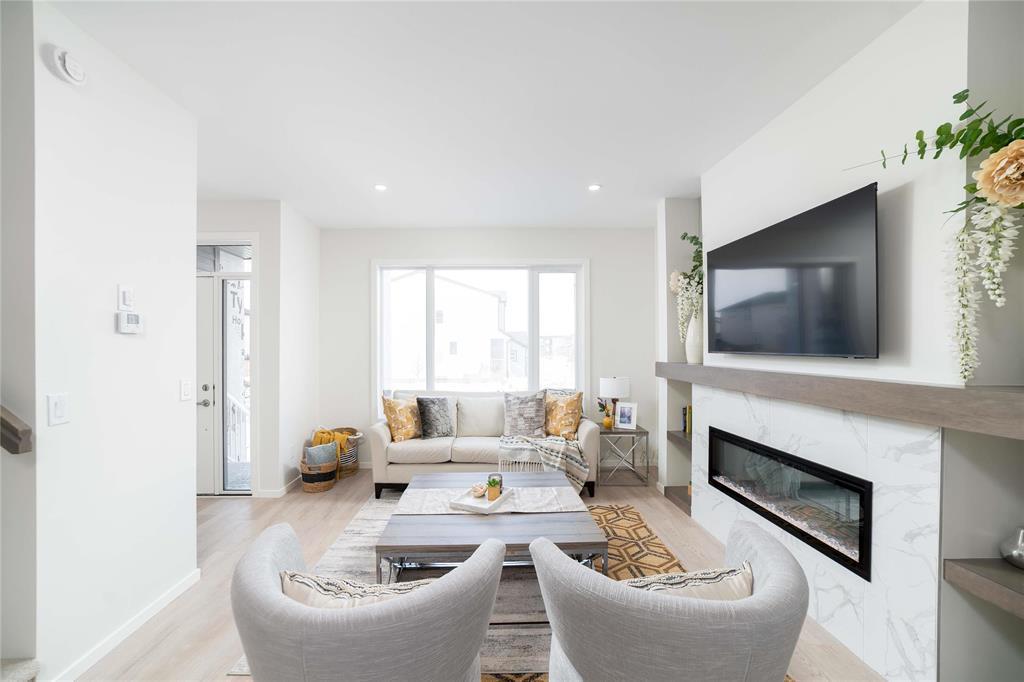 77 Ken Oblik Drive, Winnipeg, MB - Indoor Photo Showing Living Room With Fireplace