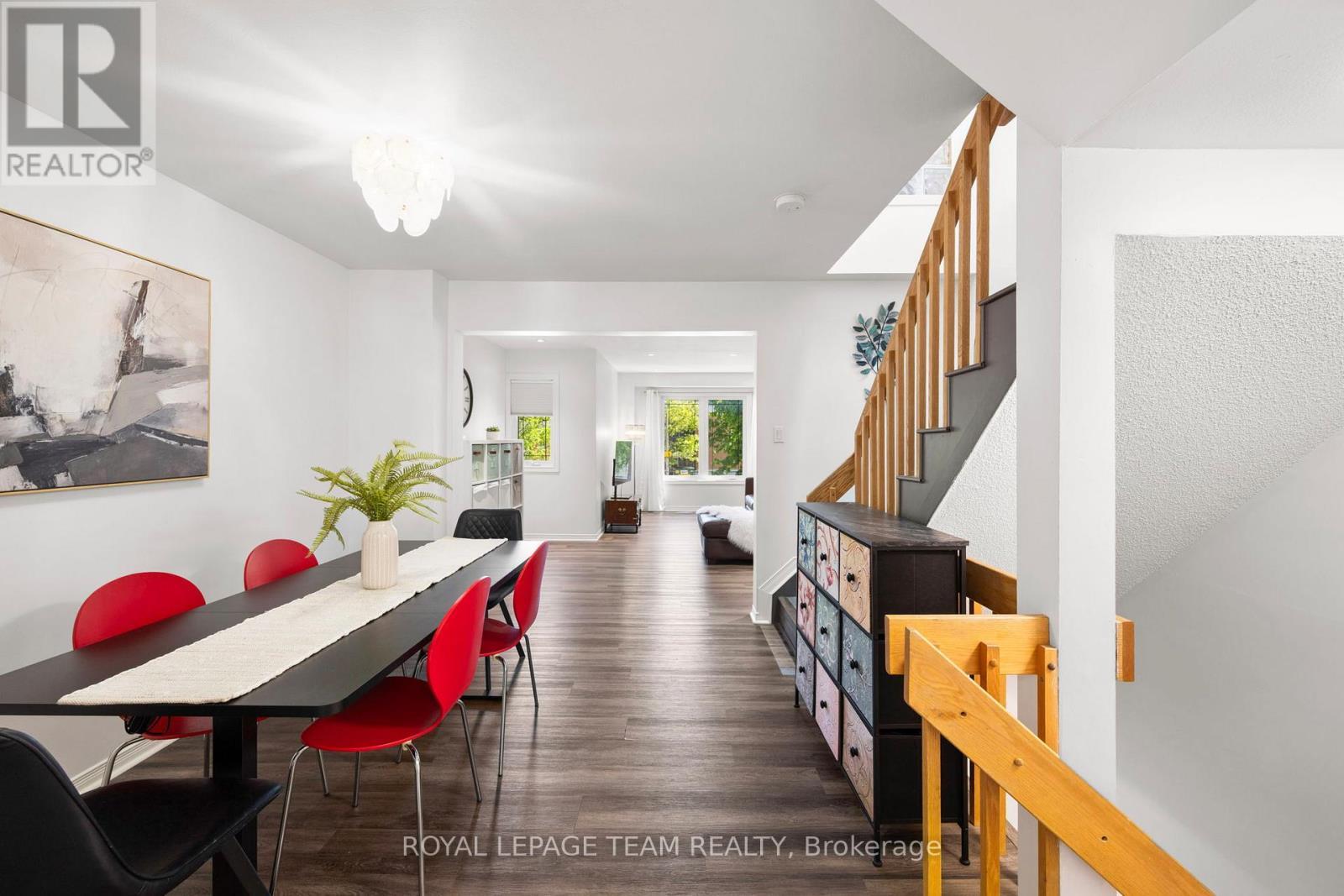 212 Provender Avenue, Ottawa, ON - Indoor
