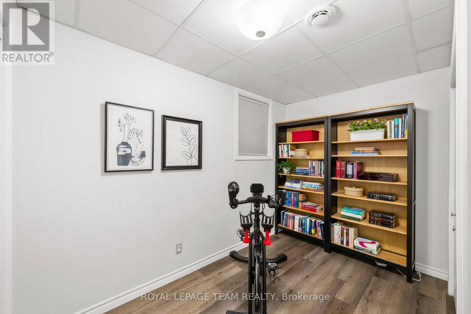 Bedroom 3/Office on main level - 212 Provender Avenue, Ottawa, ON - Indoor