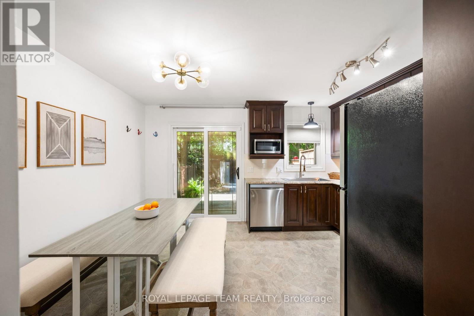 212 Provender Avenue, Ottawa, ON - Indoor