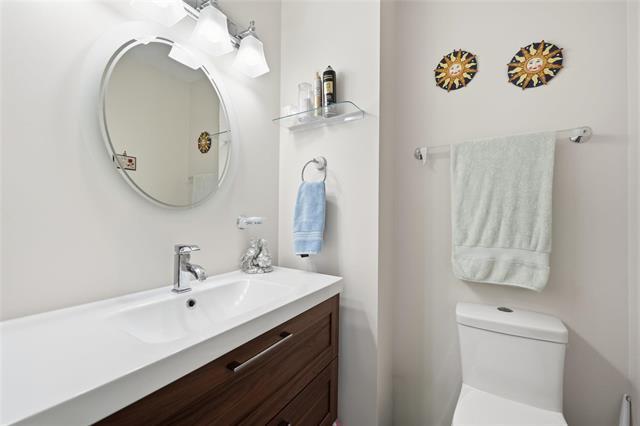 15 Sinnott St, Winnipeg, MB - Indoor Photo Showing Bathroom
