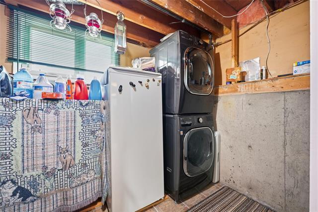 15 Sinnott St, Winnipeg, MB - Indoor Photo Showing Laundry Room