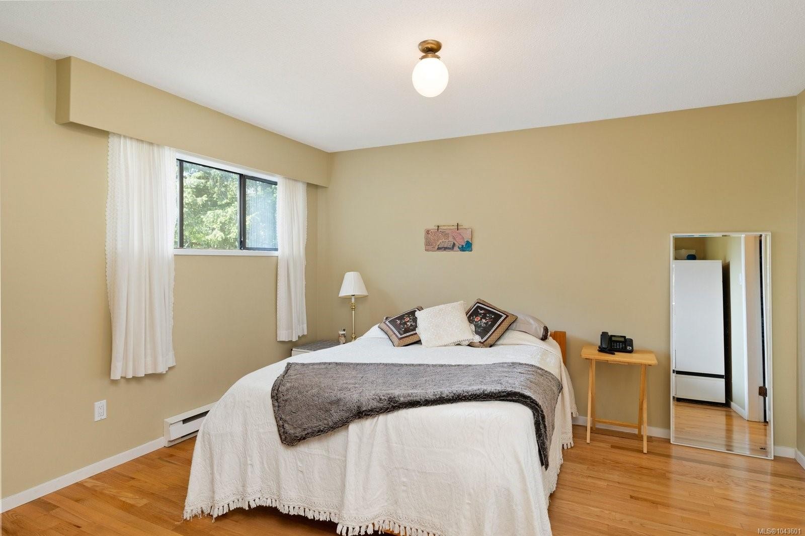 764 Mann Ave, Saanich, BC