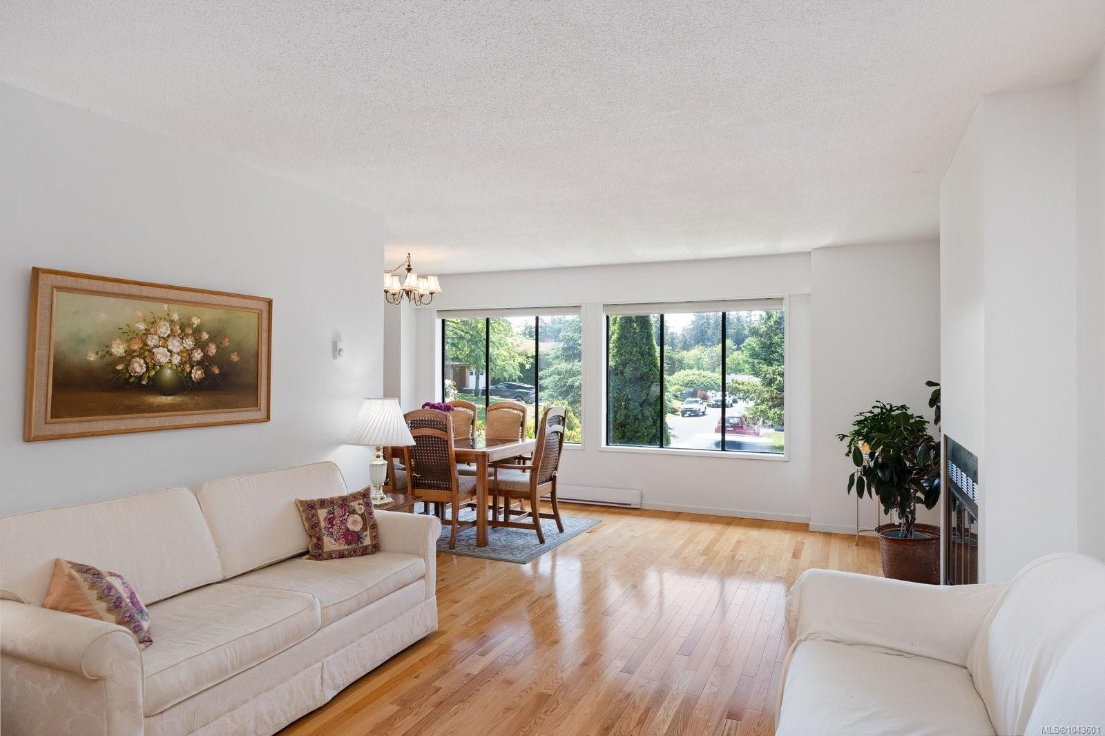 764 Mann Ave, Saanich, BC