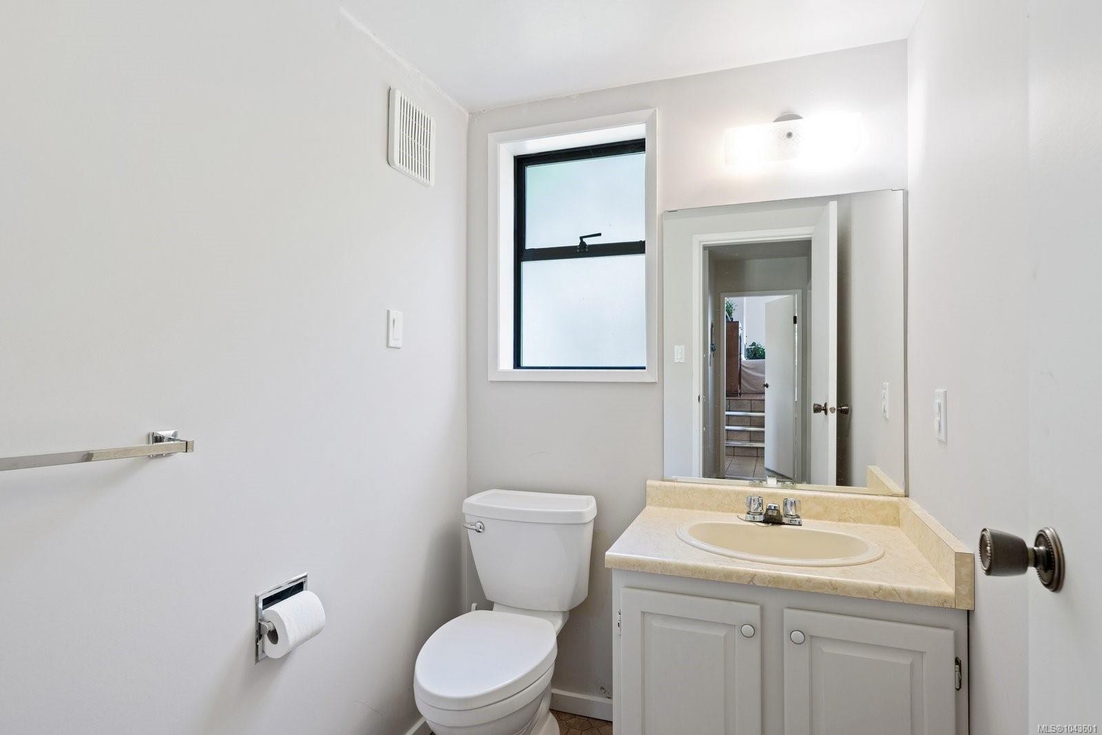 764 Mann Ave, Saanich, BC