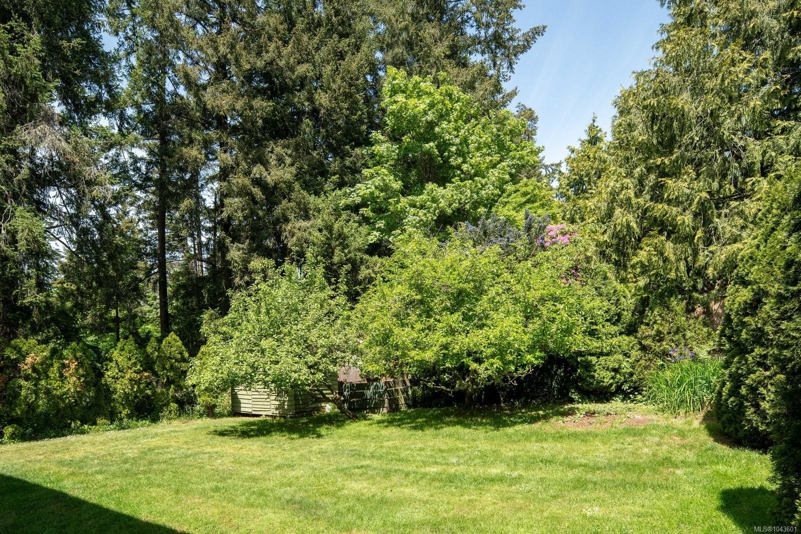 764 Mann Ave, Saanich, BC