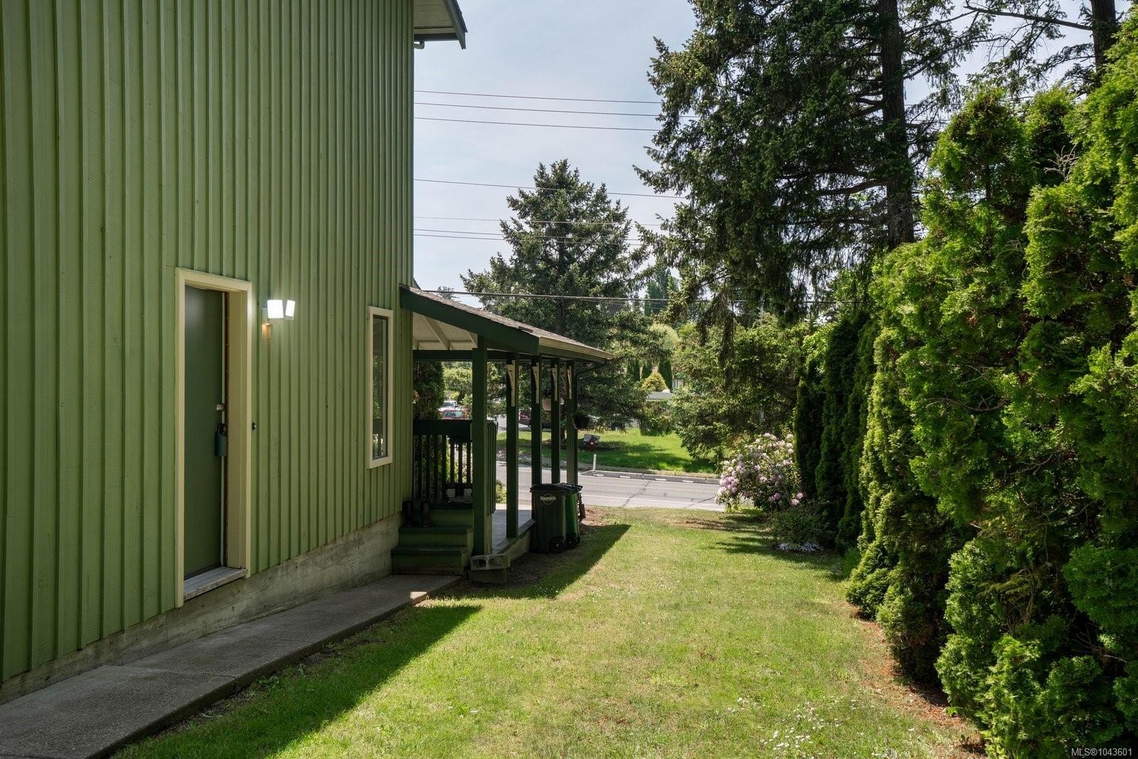 764 Mann Ave, Saanich, BC
