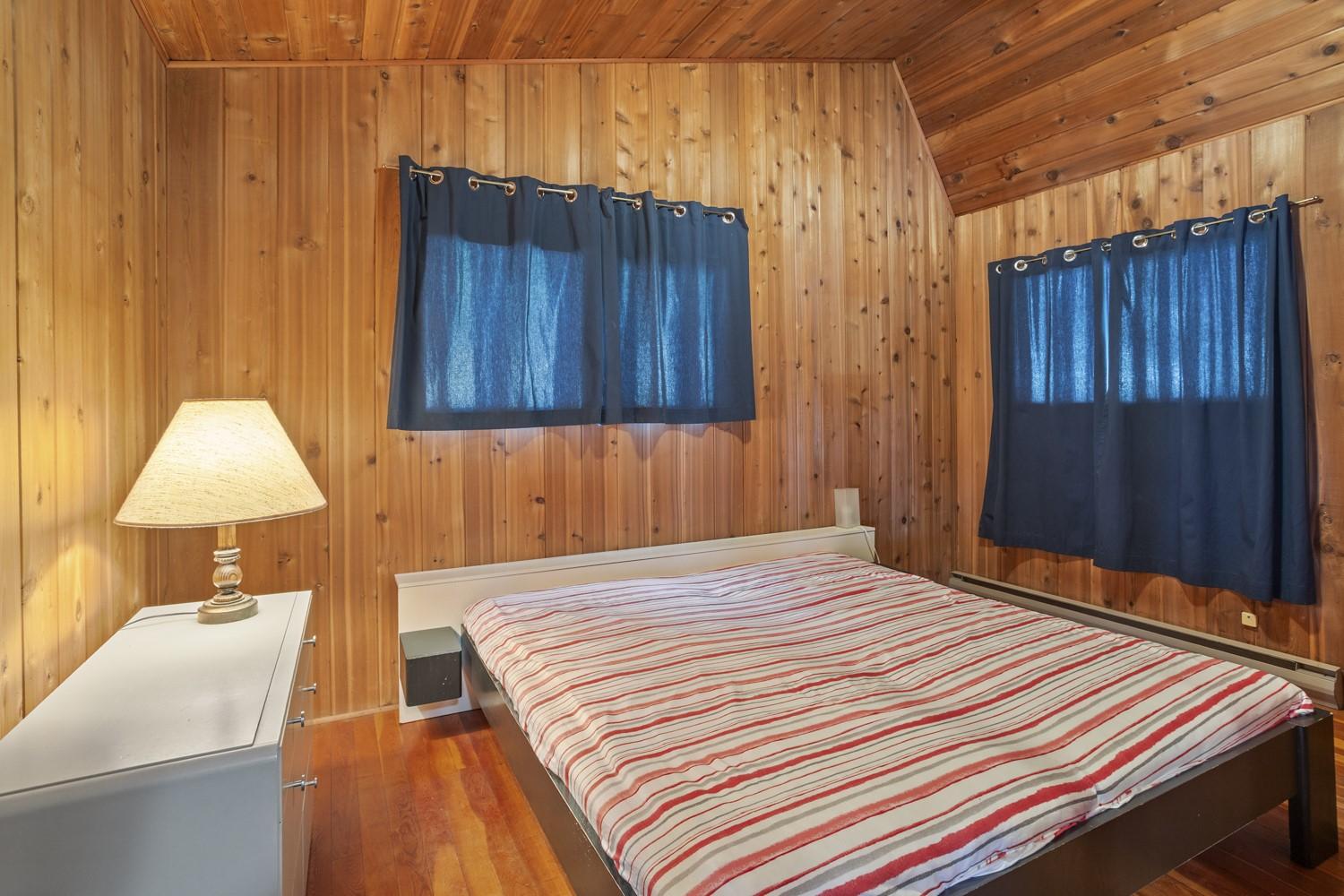 11929 3A Highway, Destiny Bay, BC - Indoor Photo Showing Bedroom