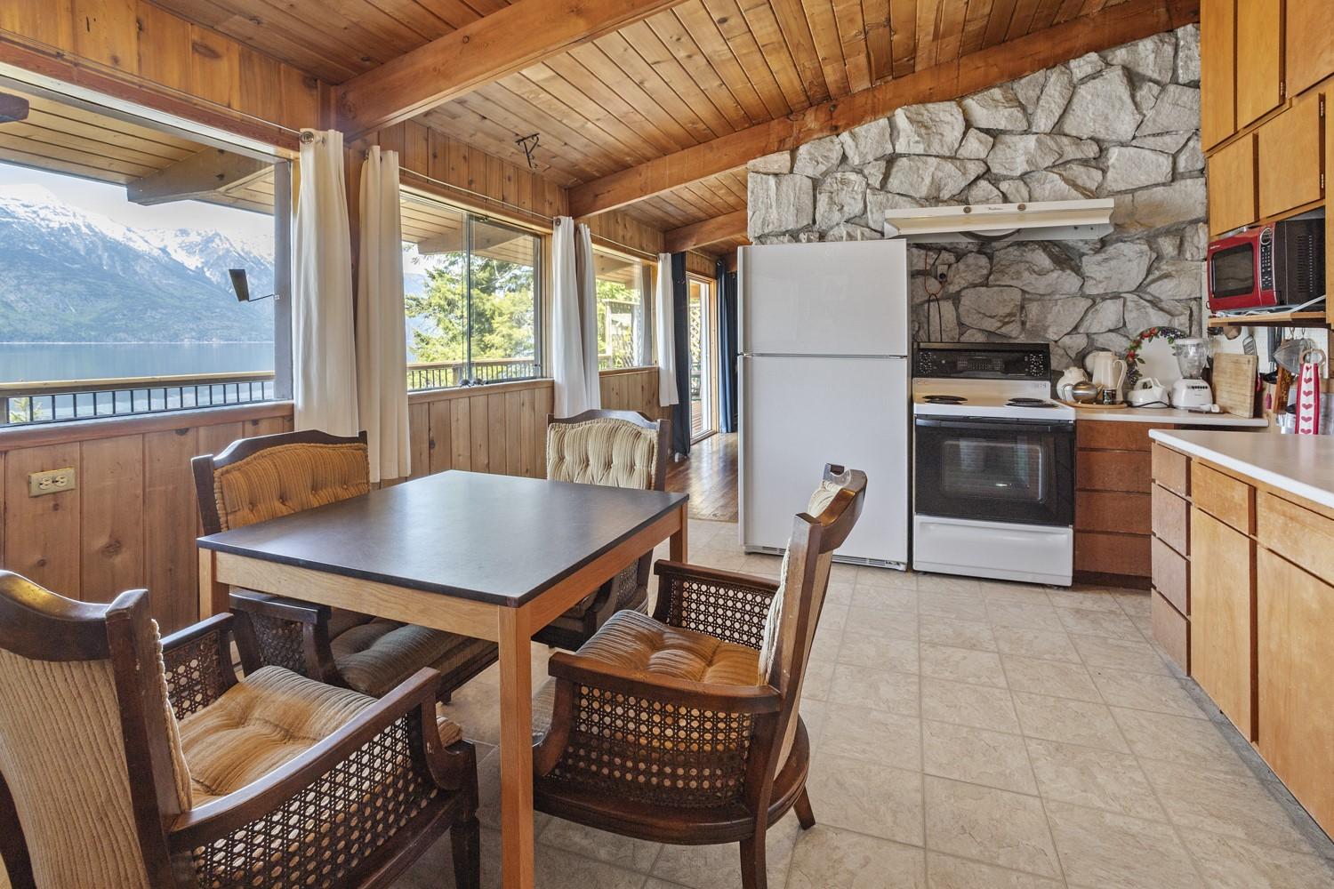 11929 3A Highway, Destiny Bay, BC - Indoor