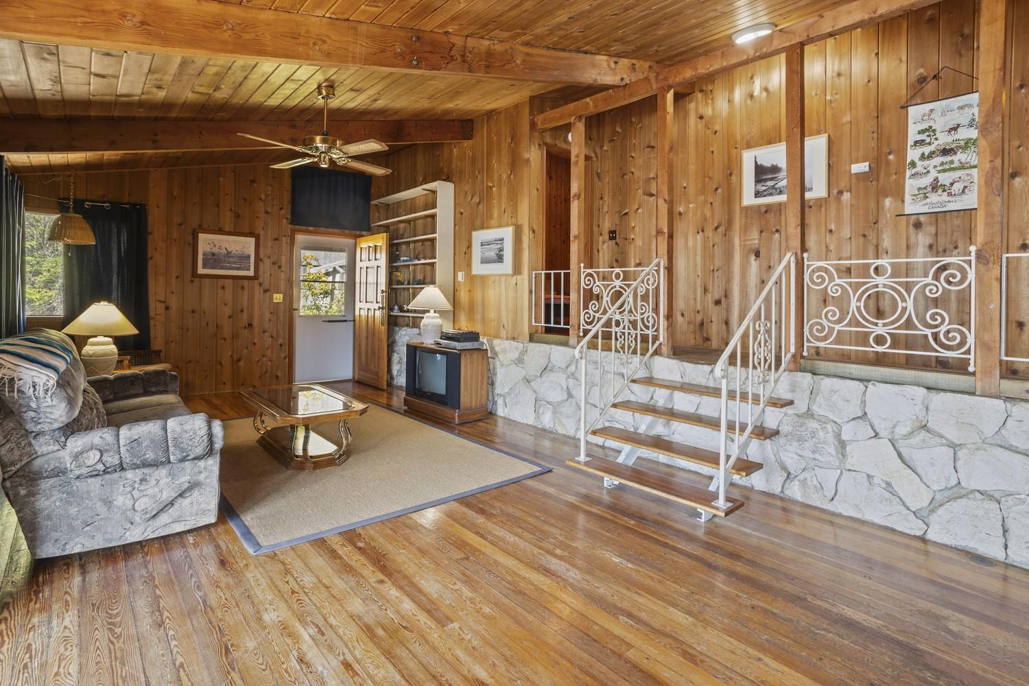 11929 3A Highway, Destiny Bay, BC - Indoor
