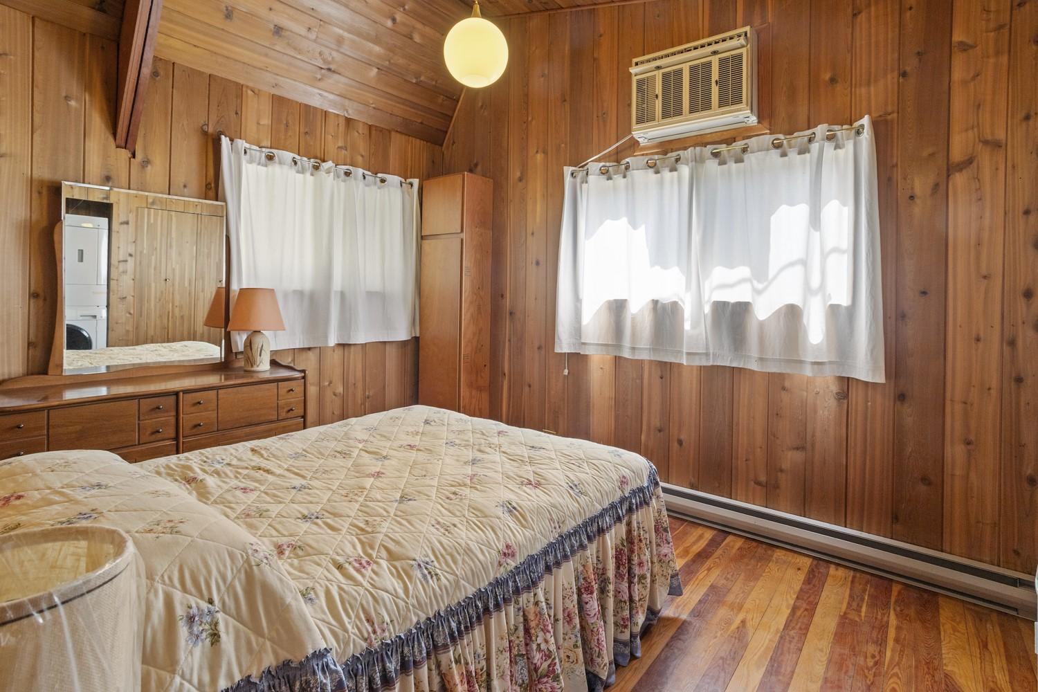 11929 3A Highway, Destiny Bay, BC - Indoor Photo Showing Bedroom