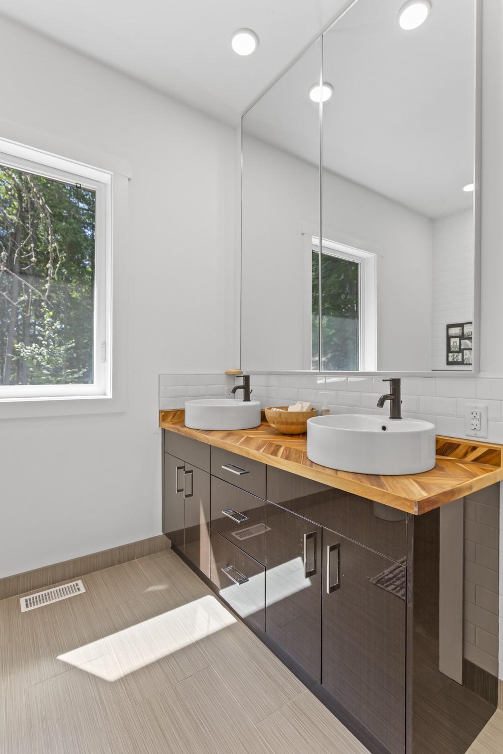 13683 Larch Road, Boswell, BC - Indoor Photo Showing Bathroom