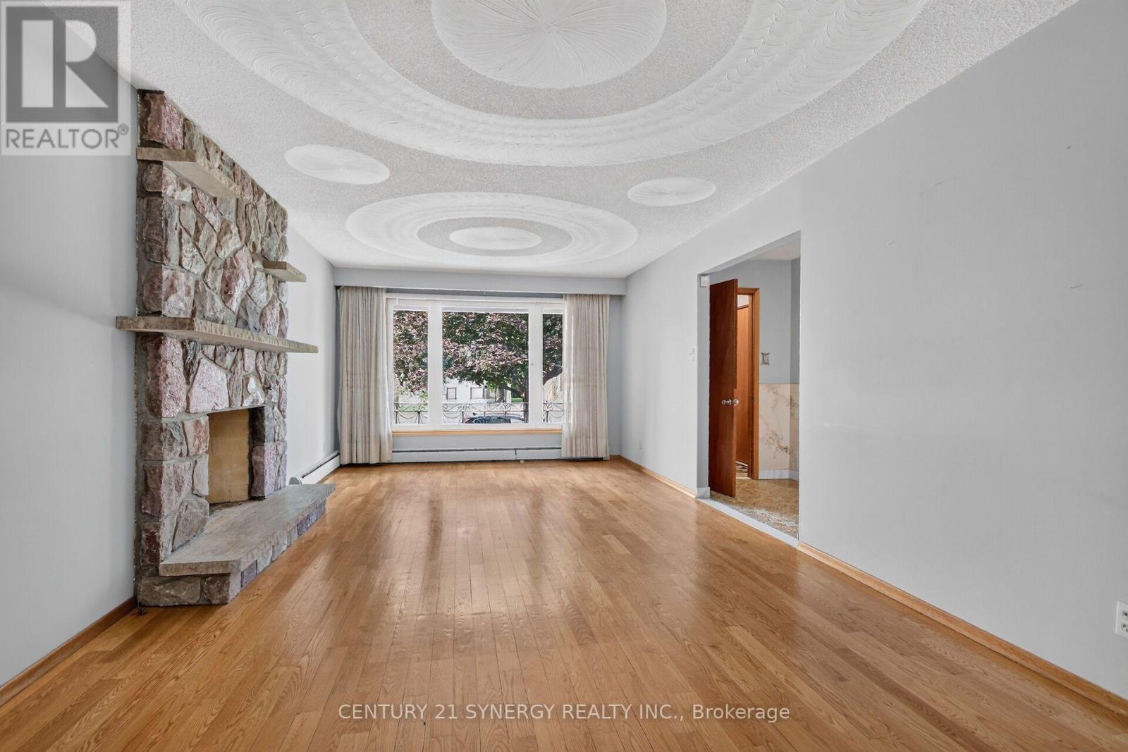 974 Greenbriar Avenue, Ottawa, ON - Indoor With Fireplace