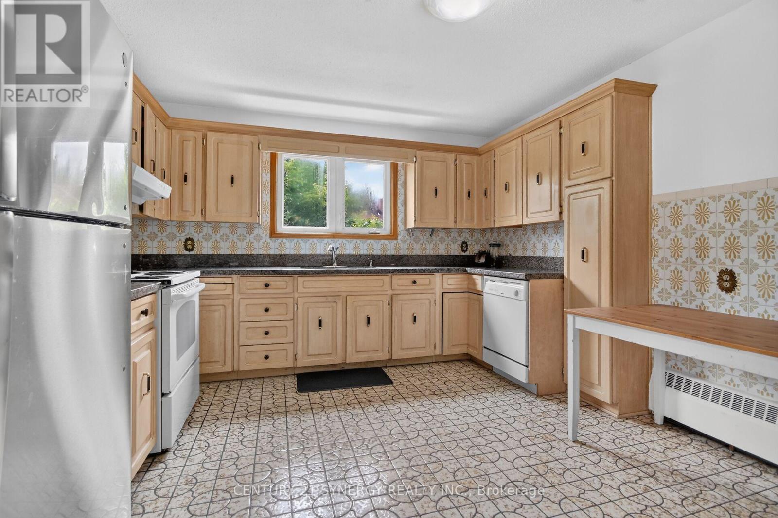 974 Greenbriar Avenue, Ottawa, ON - Indoor Photo Showing Kitchen