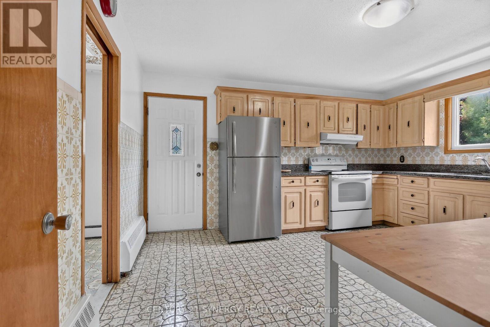 974 Greenbriar Avenue, Ottawa, ON - Indoor Photo Showing Kitchen