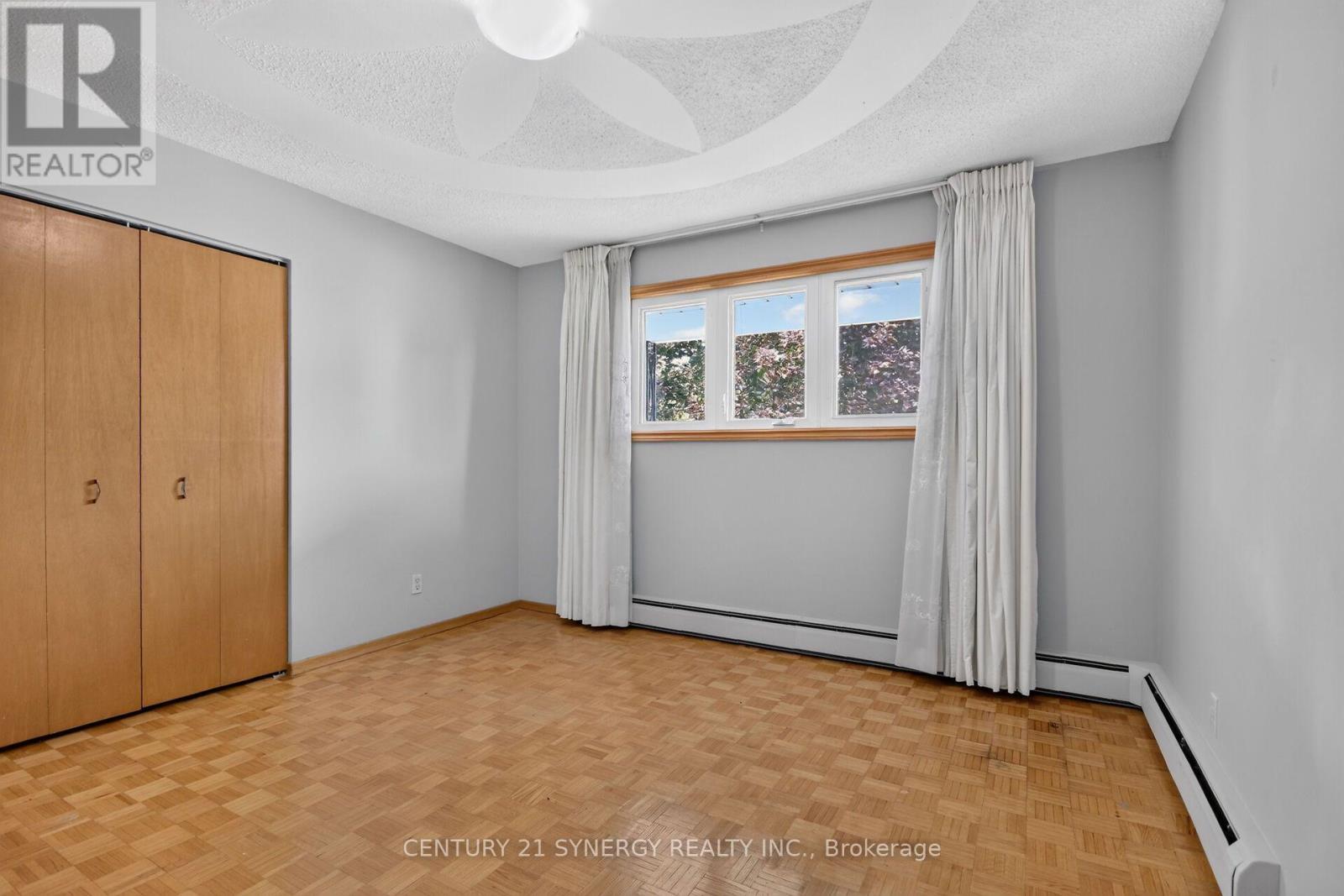 974 Greenbriar Avenue, Ottawa, ON - Indoor Photo Showing Other Room
