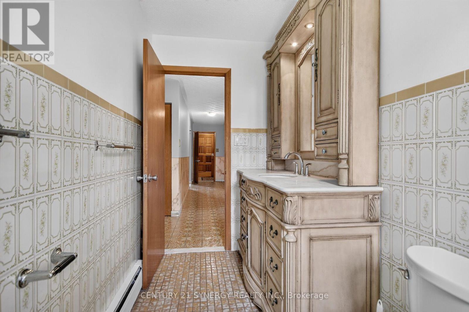 974 Greenbriar Avenue, Ottawa, ON - Indoor Photo Showing Bathroom