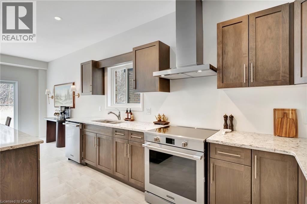49 Willson Drive, Thorold, ON - Indoor Photo Showing Kitchen With Double Sink With Upgraded Kitchen