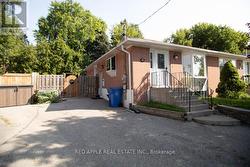 126 LONGFORD DRIVE Newmarket, ON L3Y 2Y5